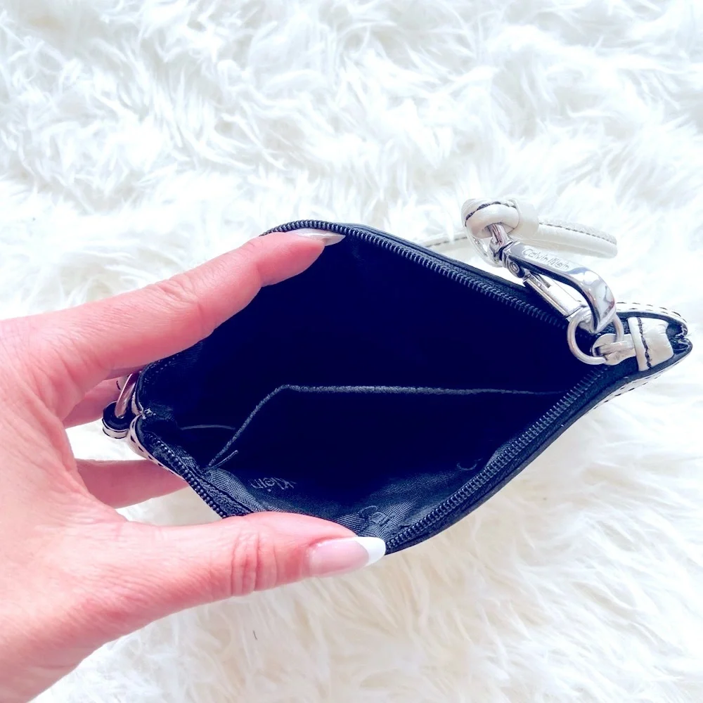 🤍 Calvin Klein Cream Wristlet Wallet